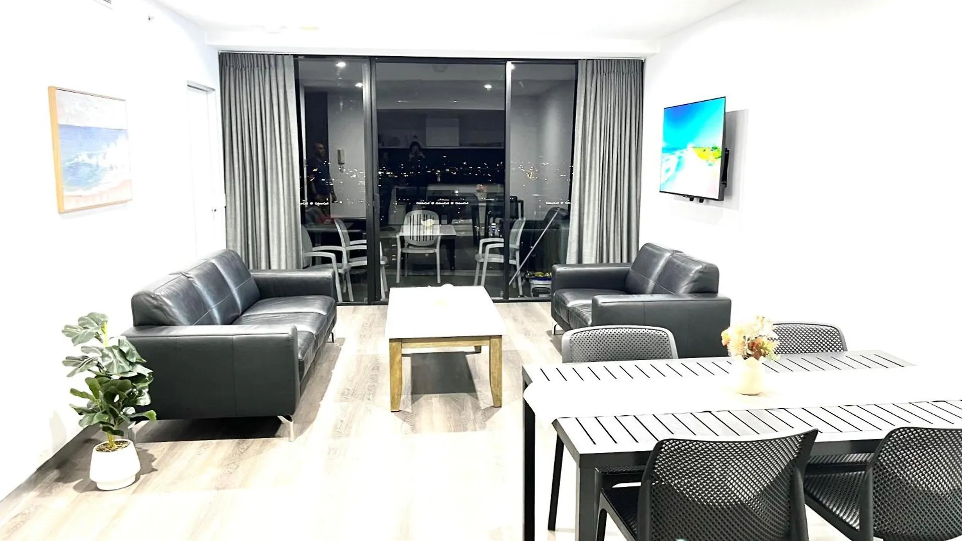 Circle On Cavil Holidays Gold Coast