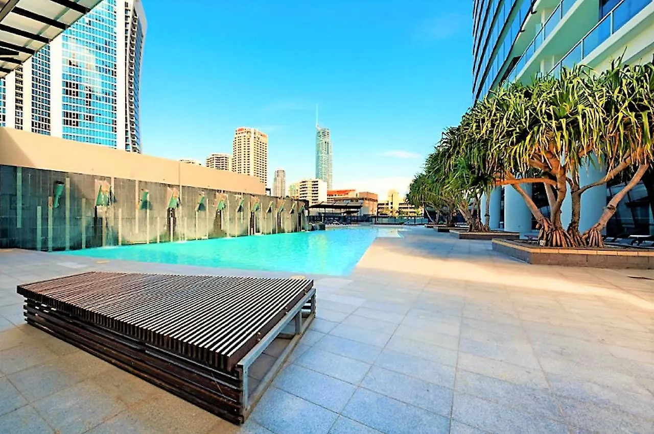 Daire Circle On Cavil Holidays Gold Coast