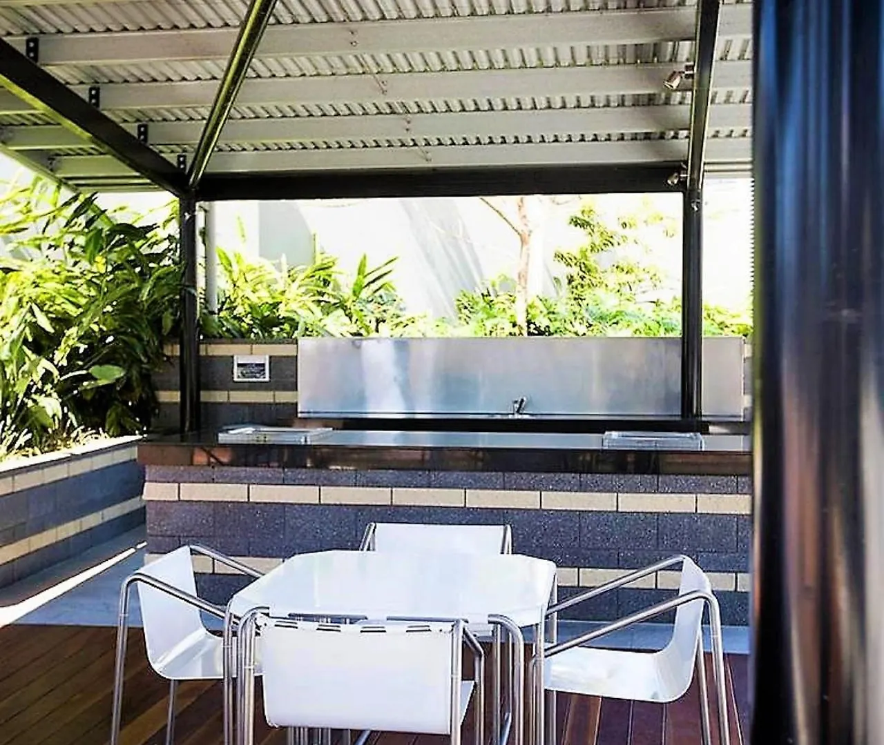 Circle On Cavil Holidays Gold Coast Daire