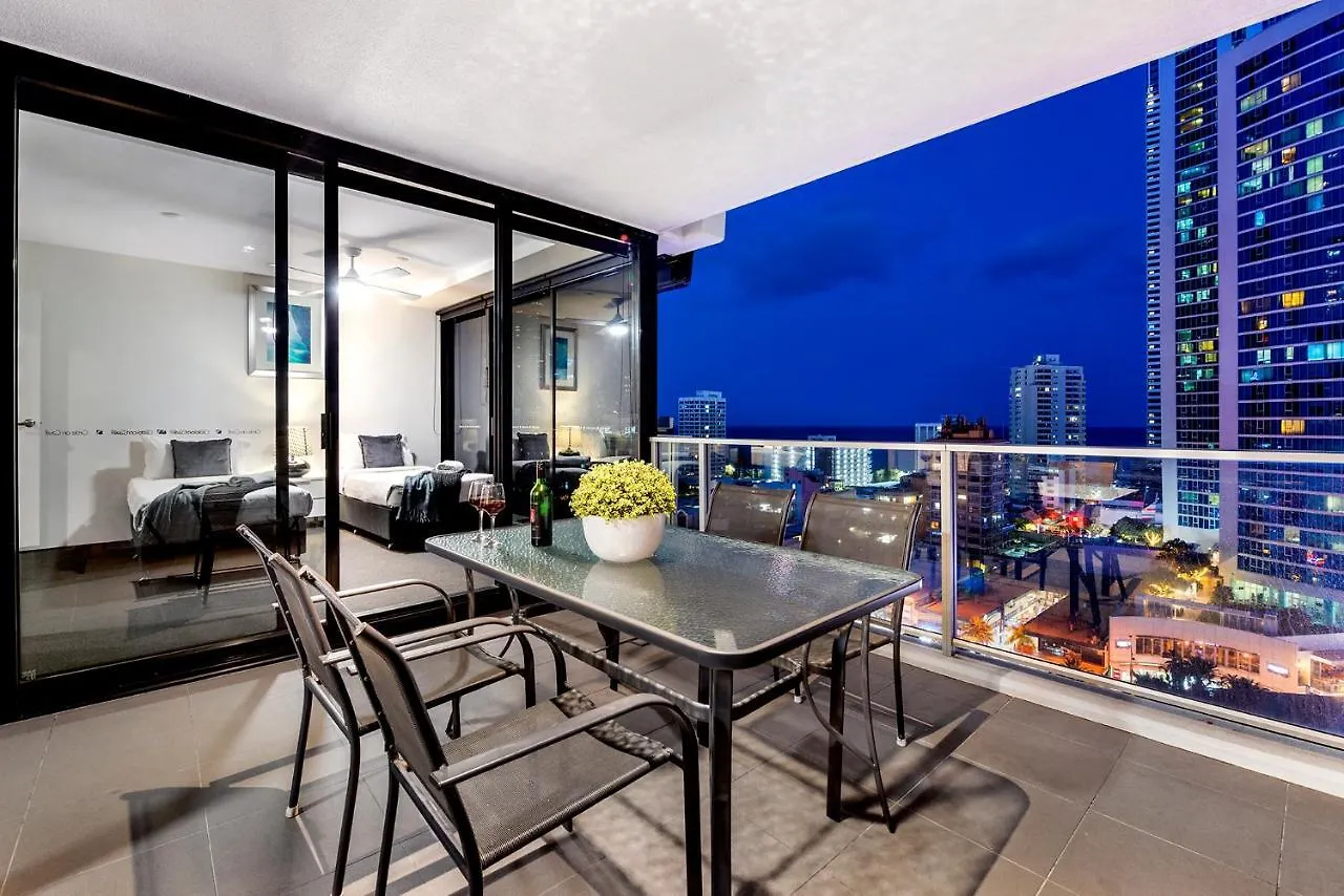 Daire Circle On Cavil Holidays Gold Coast